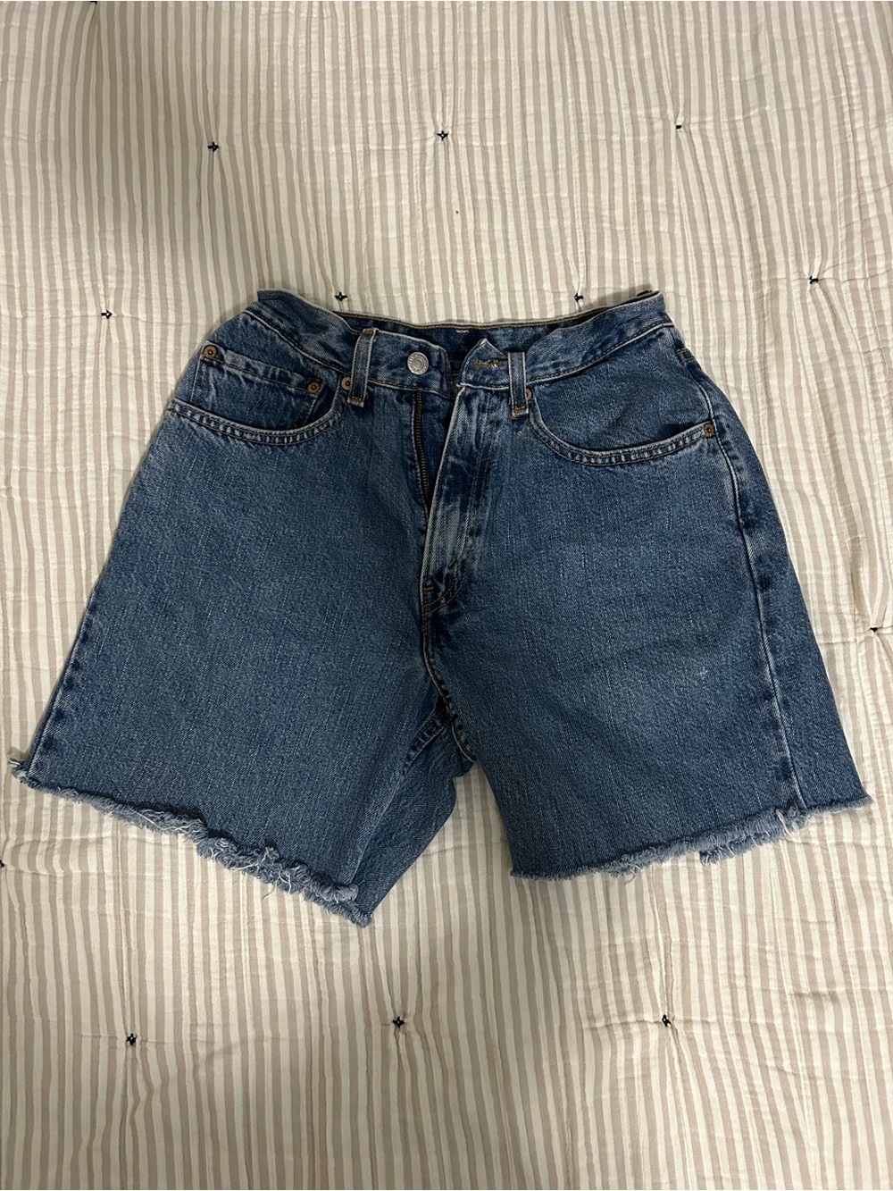 Levi's Mid Blue Denim Cutoff Jorts - Picture 3 of 4